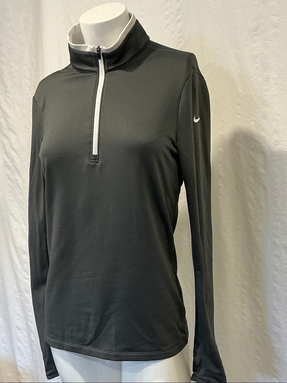 Nike Women's Gray Long-Sleeve Quarter Zip Pullover with White Trim & Thumbholes